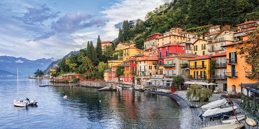 Cruising across Lake Como, visiting lakeside towns